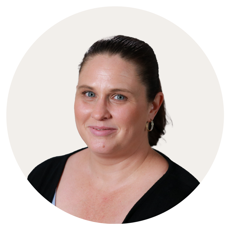 ELLIOTT JACKY_profile image BACKGROUND COLOUR Warm Grey_ROUND_180 px x 180 px__RGB-01