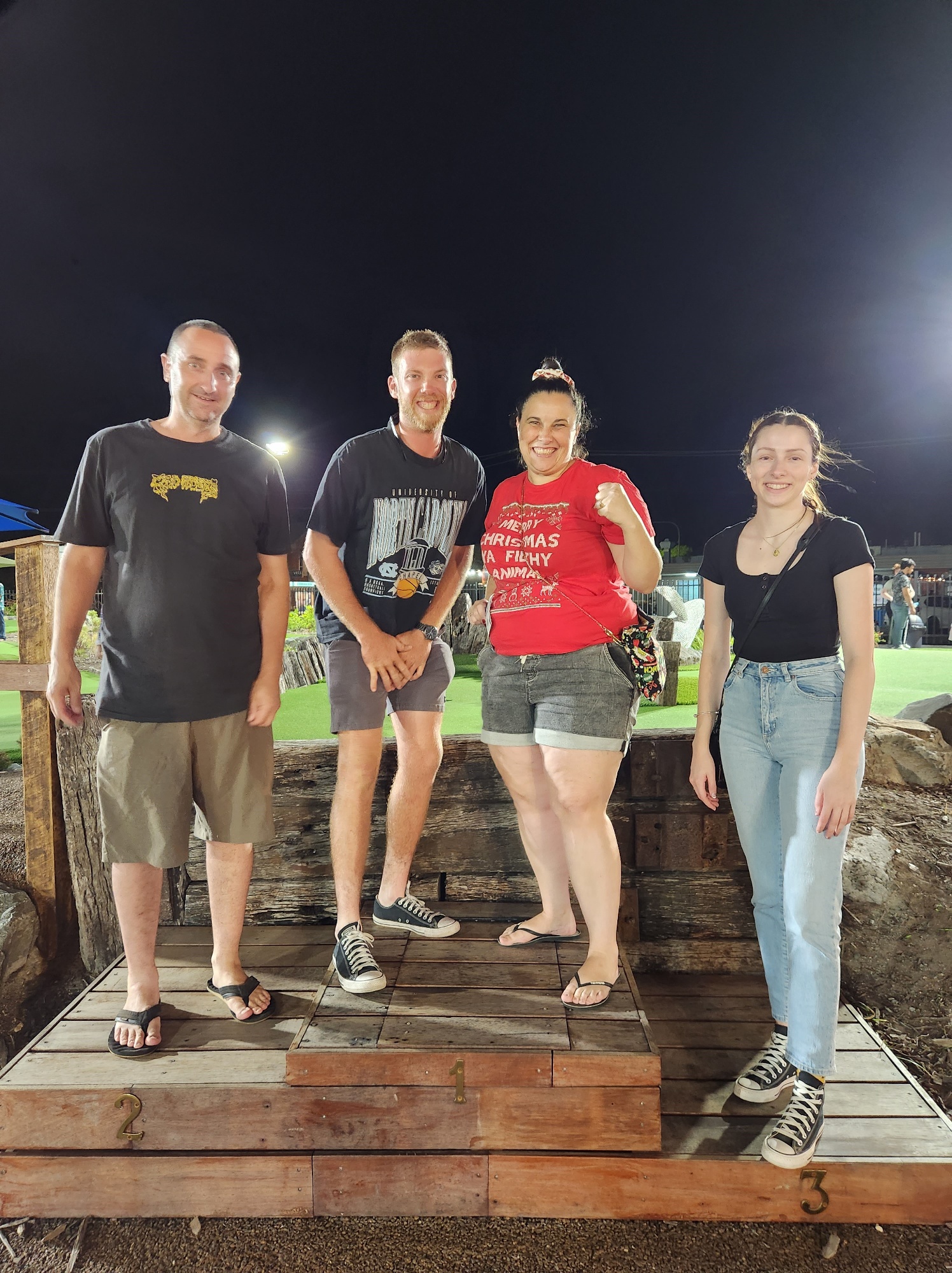 Hervey_Bay_mini_golf-1